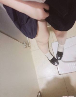 谁和她睡了