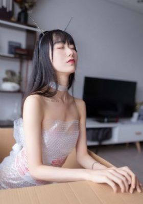 拥抱太阳的月亮